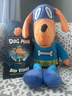 Large Dog Man plush & hardcover book by Dav Pilkey adorable